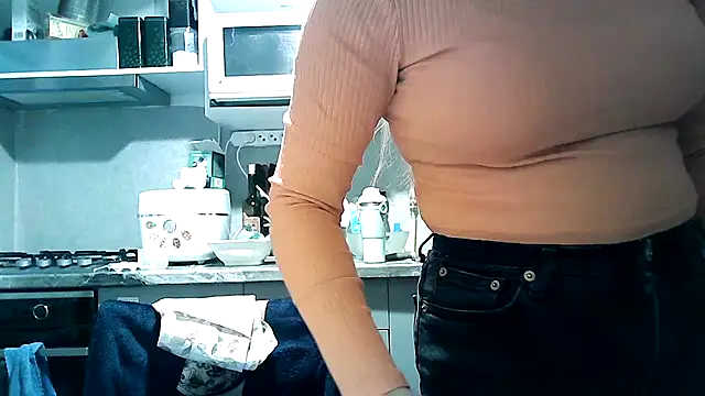 Snapshot of Misssweet_s chatting on September 27, 4:17 am Misssweet s online show from September 27, 4:17 am