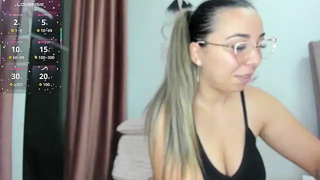 Snapshot of LadyLyanna chatting on July 31, 11:48 pm LadyLyanna online show from July 31, 11:48 pm