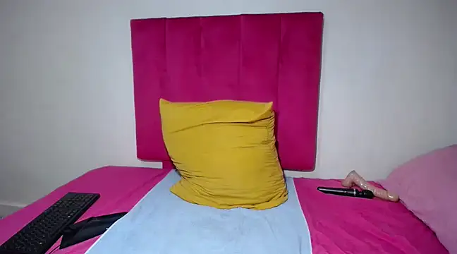 Snapshot of Mywife777 chatting on March 14, 9:21 pm Mywife777 online show from March 14, 9:21 pm