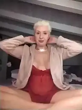 Snapshot of divinaerotica chatting on February 26, 5:50 pm divinaerotica online show from February 26, 5:50 pm