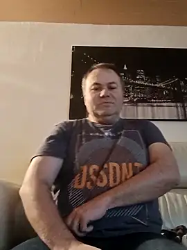 Snapshot of Pourleplasirs chatting on February 14, 10:25 pm Pourleplasirs online show from February 14, 10:25 pm