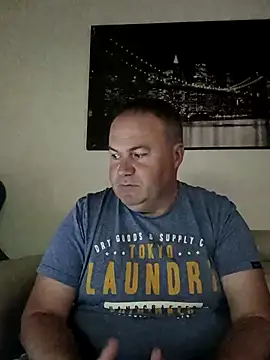 Snapshot of Pourleplasirs chatting on May 21, 10:06 pm Pourleplasirs online show from May 21, 10:06 pm