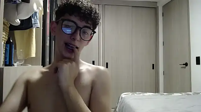 miketwink online show from March 17, 1:14 am