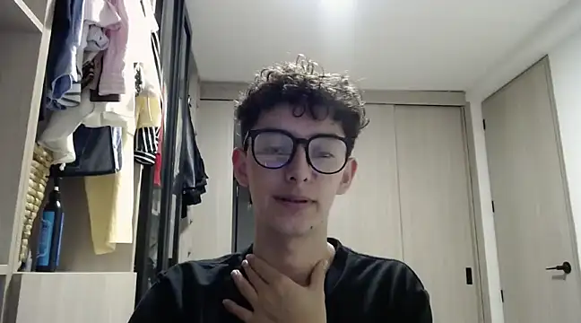 miketwink online show from March 21, 4:39 am