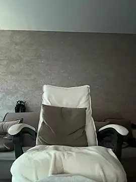 LillySquirtShot online show from June 18, 11:09 pm