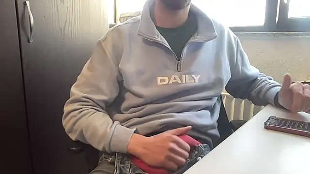 Snapshot of bullyboyy chatting on January 27, 9:02 am bullyboyy online show from January 27, 9:02 am