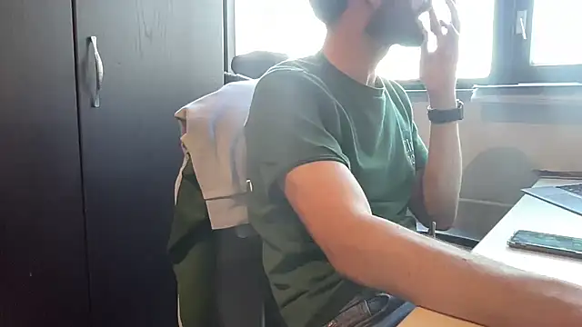 Snapshot of bullyboyy chatting on January 27, 2:57 pm bullyboyy online show from January 27, 2:57 pm