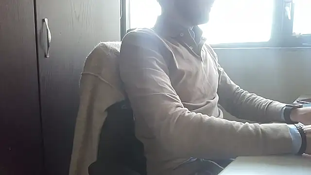 Snapshot of bullyboyy chatting on February 19, 12:44 pm bullyboyy online show from February 19, 12:44 pm