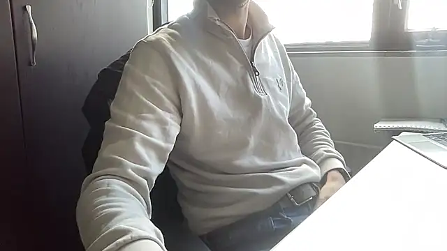 Snapshot of bullyboyy chatting on February 26, 2:14 pm bullyboyy online show from February 26, 2:14 pm