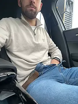 Snapshot of bullyboyy chatting on February 27, 11:41 am bullyboyy online show from February 27, 11:41 am