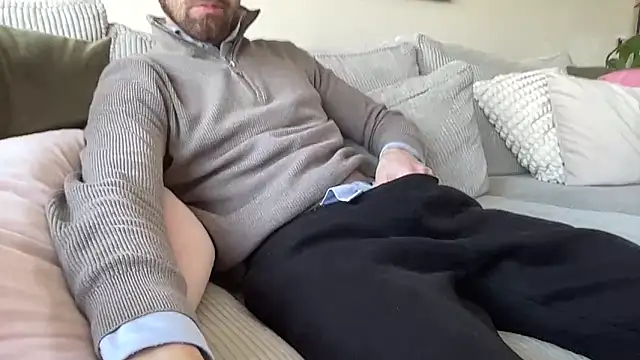 Snapshot of bullyboyy chatting on March 2, 12:01 pm bullyboyy online show from March 2, 12:01 pm