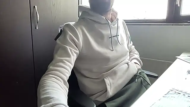 Snapshot of bullyboyy chatting on March 14, 11:23 am bullyboyy online show from March 14, 11:23 am