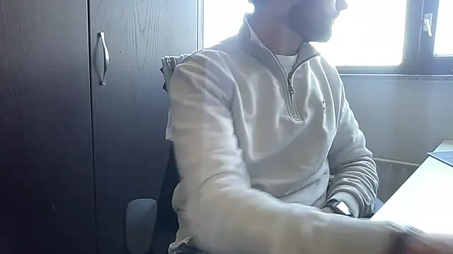 Snapshot of bullyboyy chatting on March 17, 12:04 pm bullyboyy online show from March 17, 12:04 pm