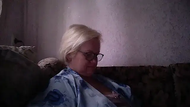 Snapshot of Mayya4321 chatting on May 30, 6:43 am Mayya4321 online show from May 30, 6:43 am