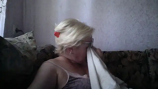 Snapshot of Mayya4321 chatting on June 14, 6:15 am Mayya4321 online show from June 14, 6:15 am