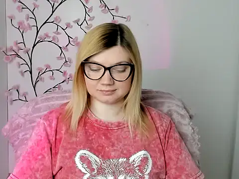 Snapshot of Lola_moree chatting on May 19, 11:38 am Lola moree online show from May 19, 11:38 am