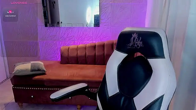 Snapshot of miss_isabella_m chatting on February 3, 12:54 pm miss isabella m online show from February 3, 12:54 pm