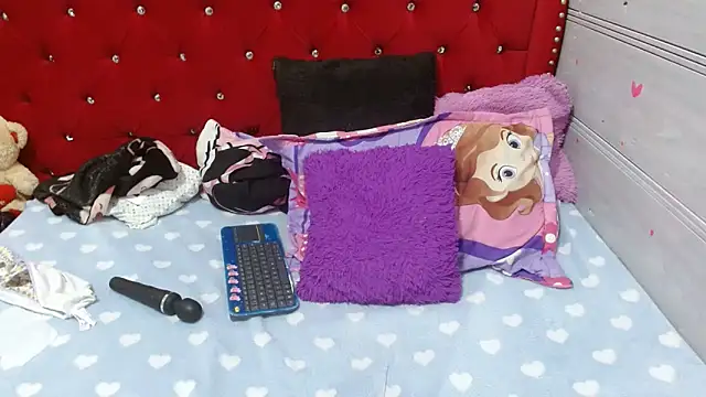 Ariasmithog online show from February 28, 9:21 am