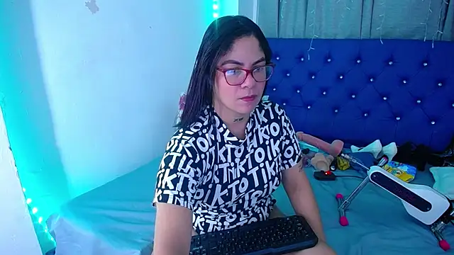 hornny cougar online show from September 9, 3:17 am