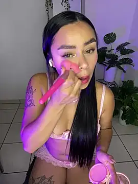 Snapshot of meli_ortiz_ chatting on February 11, 2:22 pm meli ortiz online show from February 11, 2:22 pm