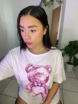 Snapshot of meli_ortiz_ chatting on March 11, 3:40 pm meli ortiz online show from March 11, 3:40 pm