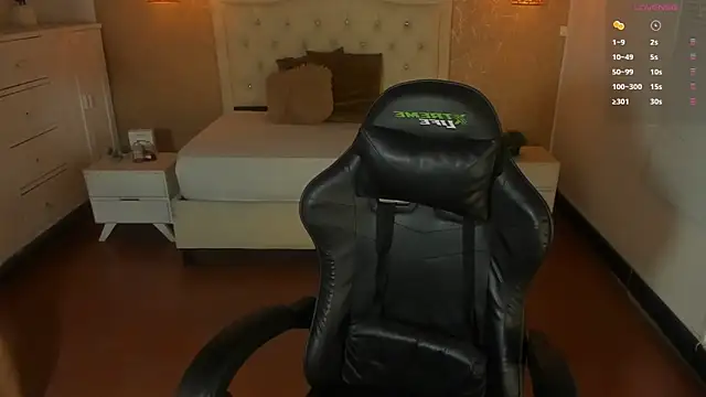 Hadley  online show from November 26, 3:29 am