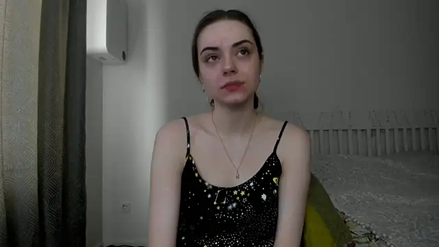 Snapshot of Hustle_Babyy chatting on November 13, 8:24 am Hustle Babyy online show from November 13, 8:24 am