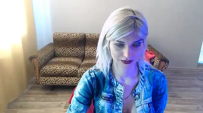 Snapshot of SexyBeatriice chatting on February 24, 10:48 am SexyBeatriice online show from February 24, 10:48 am