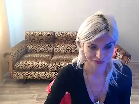 Snapshot of SexyBeatriice chatting on October 1, 6:30 am SexyBeatriice online show from October 1, 6:30 am