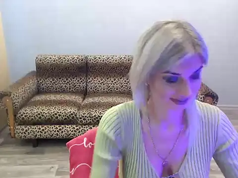 Snapshot of SexyBeatriice chatting on October 21, 6:25 am SexyBeatriice online show from October 21, 6:25 am