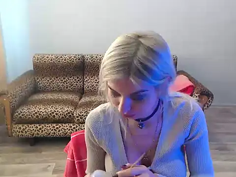 Snapshot of SexyBeatriice chatting on October 26, 7:25 am SexyBeatriice online show from October 26, 7:25 am