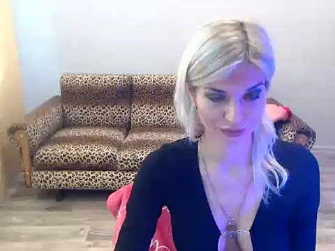 Snapshot of SexyBeatriice chatting on November 7, 7:19 am SexyBeatriice online show from November 7, 7:19 am