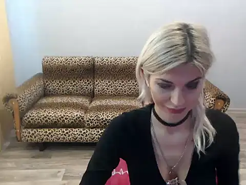 Snapshot of SexyBeatriice chatting on November 23, 7:19 am SexyBeatriice online show from November 23, 7:19 am