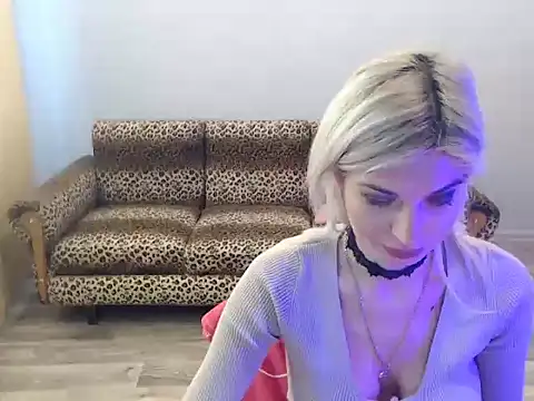 Snapshot of SexyBeatriice chatting on November 25, 7:19 am SexyBeatriice online show from November 25, 7:19 am