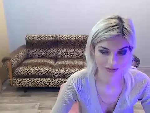 Snapshot of SexyBeatriice chatting on November 28, 7:33 am SexyBeatriice online show from November 28, 7:33 am