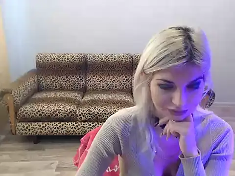 Snapshot of SexyBeatriice chatting on December 3, 7:05 am SexyBeatriice online show from December 3, 7:05 am