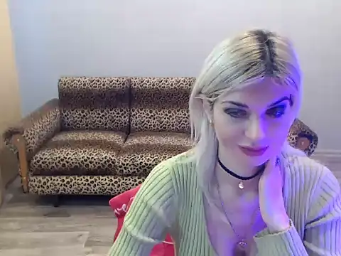 Snapshot of SexyBeatriice chatting on December 4, 7:17 am SexyBeatriice online show from December 4, 7:17 am