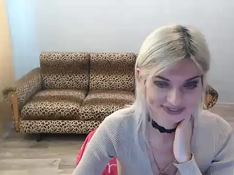 Snapshot of SexyBeatriice chatting on December 5, 7:17 am SexyBeatriice online show from December 5, 7:17 am