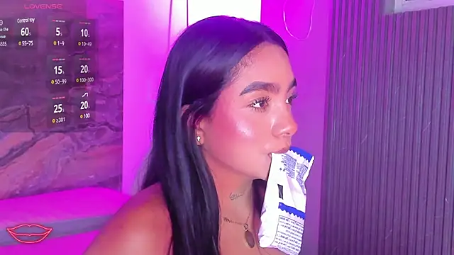 Snapshot of Estefy_gomez09 chatting on March 19, 3:52 am Estefy gomez09 online show from March 19, 3:52 am