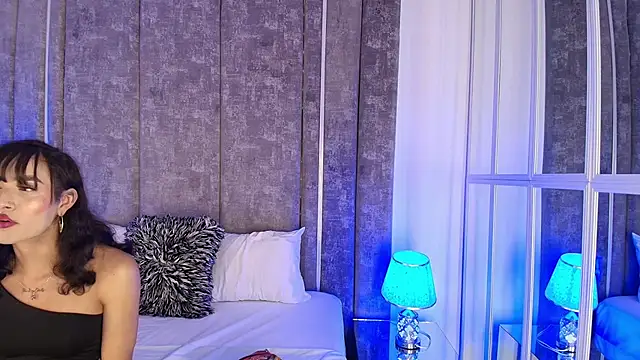 AliDiaz  online show from February 5, 7:40 pm