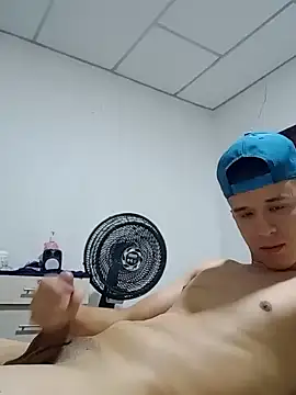 arevalo1124 online show from February 3, 11:47 pm