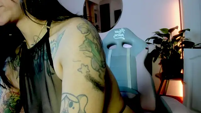 Snapshot of tattoo_ninja_kittyy chatting on November 11, 12:54 am tattoo ninja kittyy online show from November 11, 12:54 am