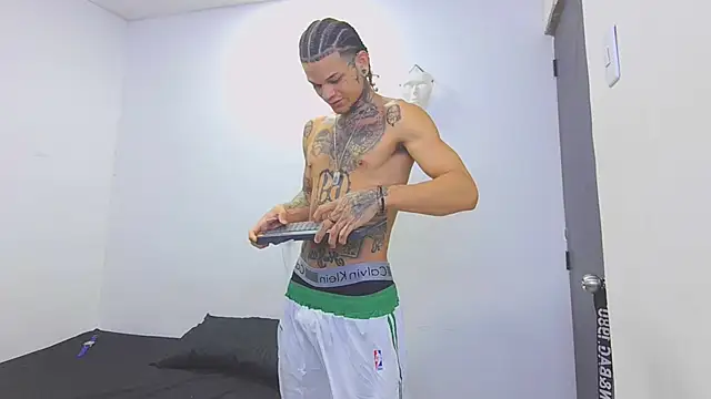 hot man05 online show from February 26, 11:59 pm