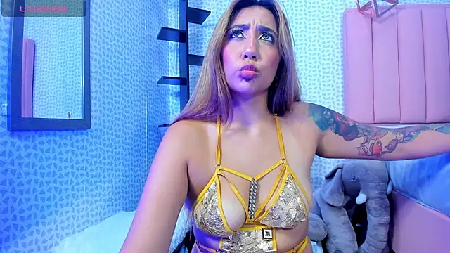 Snapshot of CALANTHELOVE1 chatting on November 15, 10:37 pm CALANTHELOVE1 online show from November 15, 10:37 pm