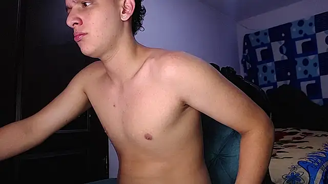 Snapshot of Thomas_May4rs chatting on November 1, 12:01 am Thomas May4rs online show from November 1, 12:01 am