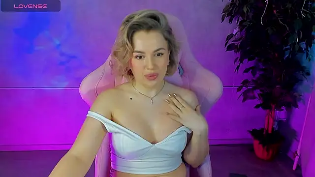 Snapshot of Nikki_Kai chatting on March 11, 7:15 am Nikki Kai online show from March 11, 7:15 am