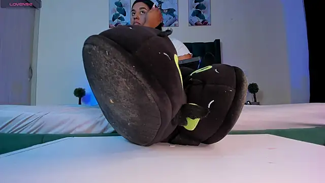 Snapshot of aleya_bliss chatting on November 5, 2:00 am aleya bliss online show from November 5, 2:00 am