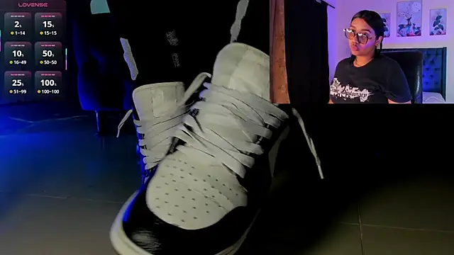 Snapshot of aleya_bliss chatting on November 21, 4:00 am aleya bliss online show from November 21, 4:00 am