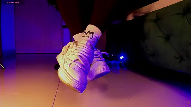 Snapshot of aleya_bliss chatting on November 23, 2:55 am aleya bliss online show from November 23, 2:55 am