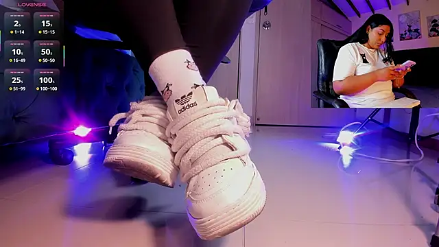 Snapshot of aleya_bliss chatting on November 27, 3:08 am aleya bliss online show from November 27, 3:08 am